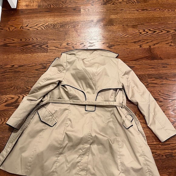 H&M trench coat khaki with black trim GUC - Picture 2 of 3